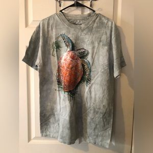 “The Mountain “ brand T-shirt BNWOT Sz Lrg  Sea turtle 🐢 on the front